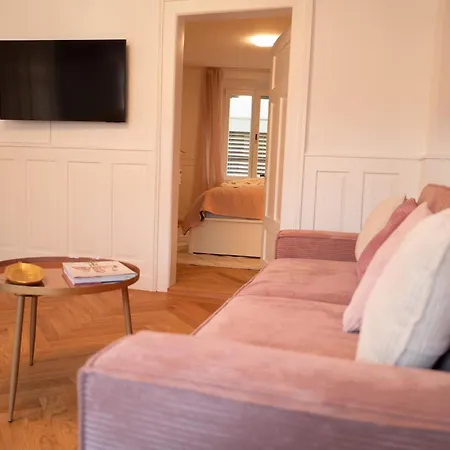 Rose Apartment *